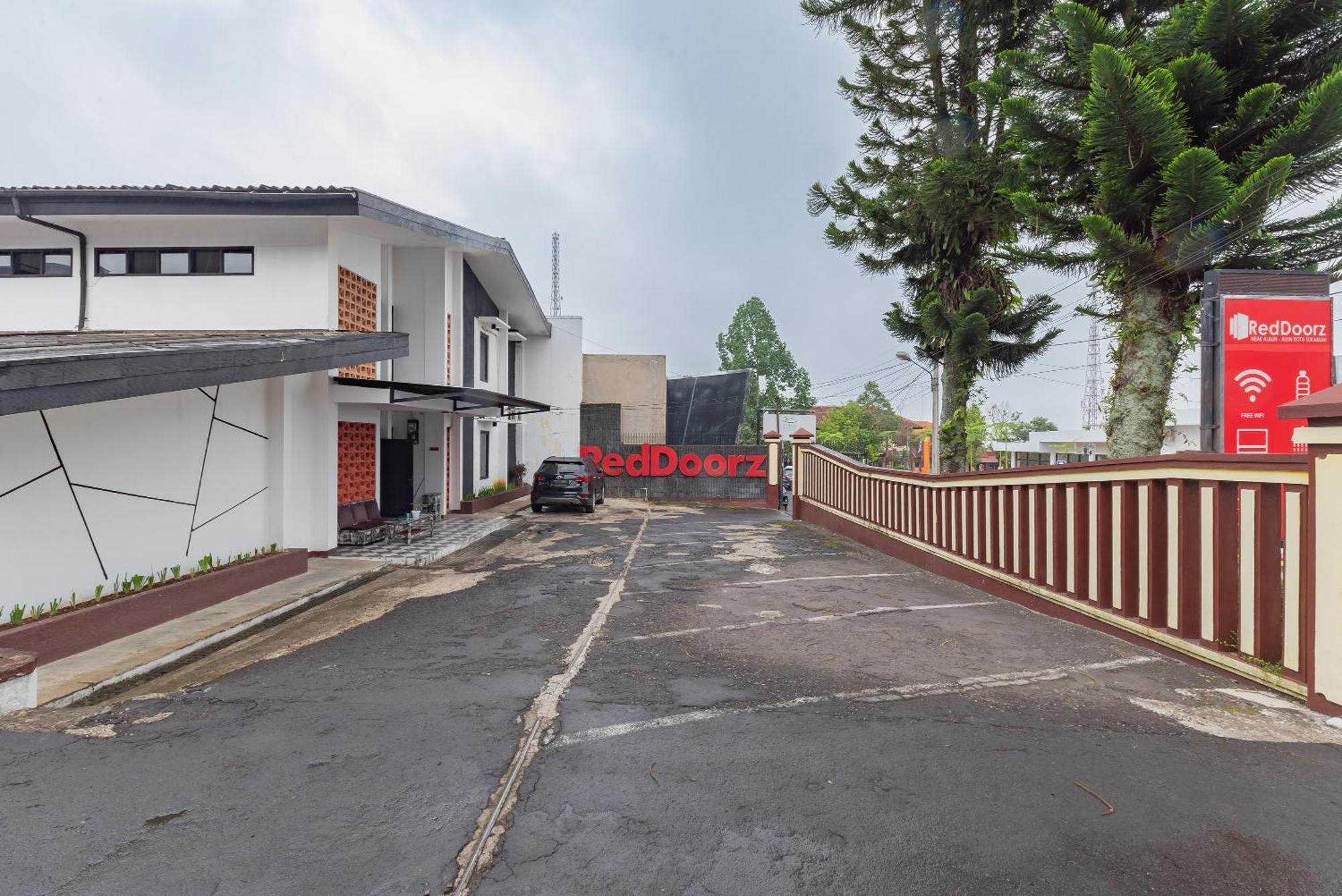 Reddoorz Near Taman Kota Lapang Merdeka Sukabumi Exterior foto