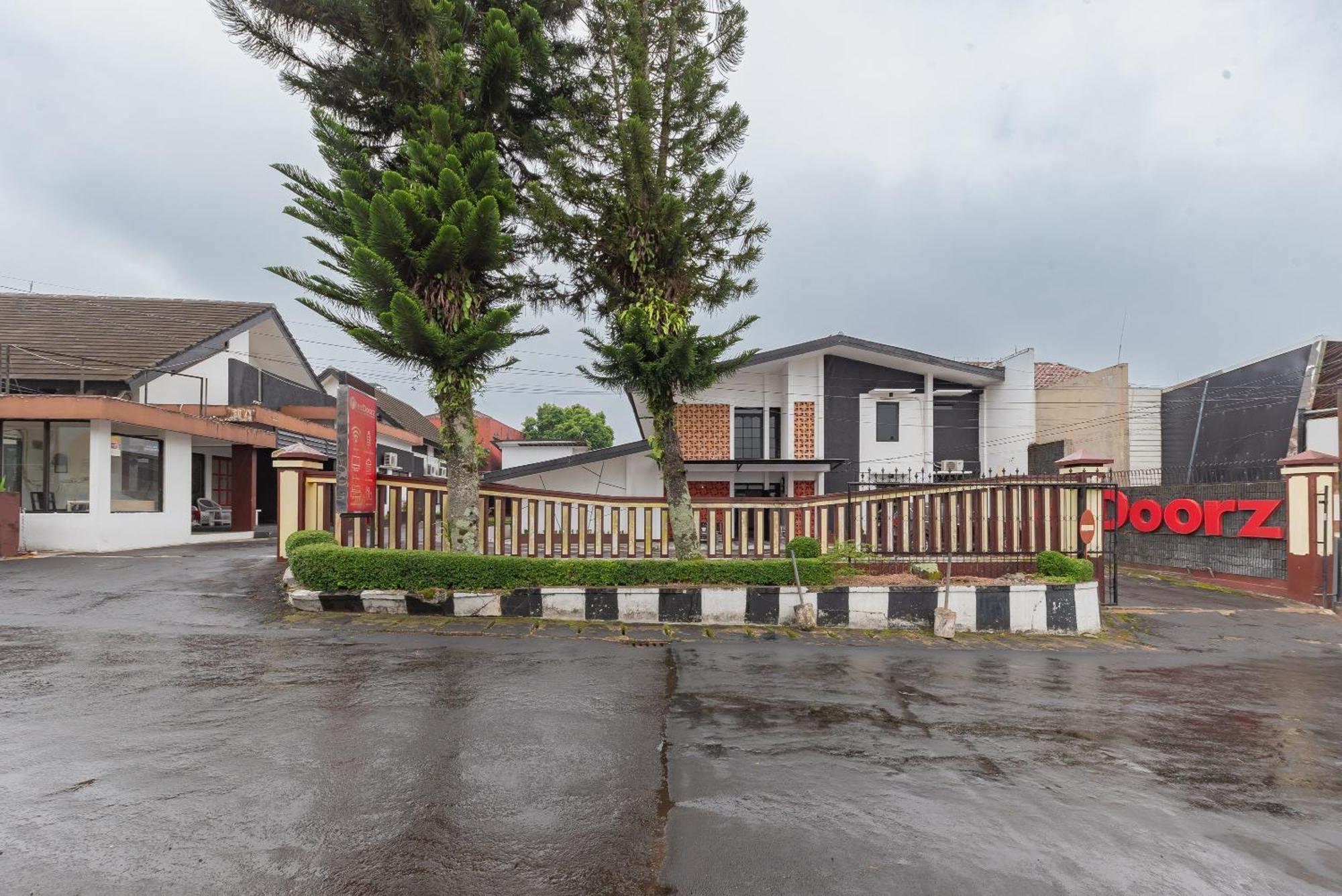Reddoorz Near Taman Kota Lapang Merdeka Sukabumi Exterior foto